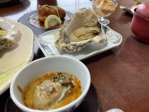 生産者直営店で食べる 真牡蠣の創作料理とおかげ横丁でお買い物