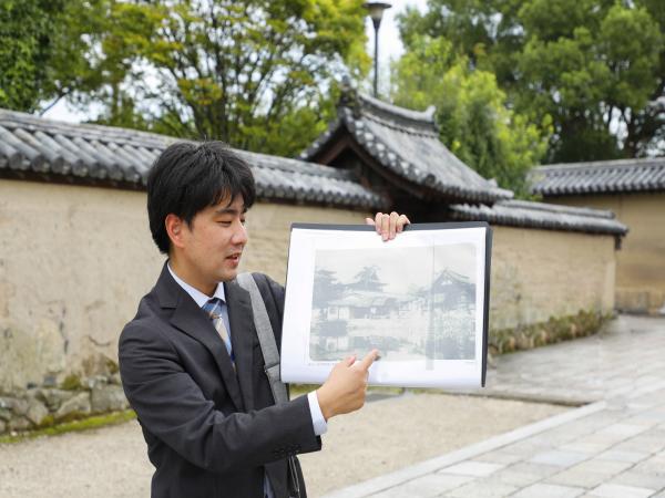 楽しいガイド付きの法隆寺参拝