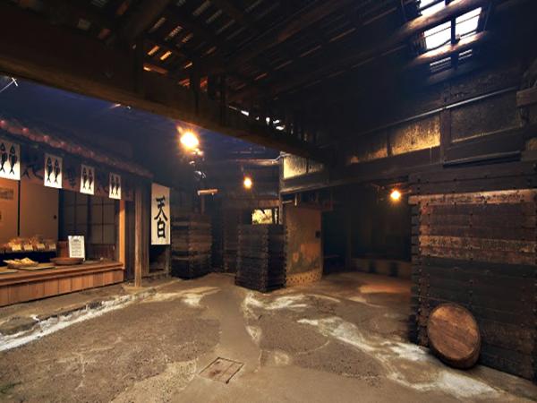 かつお燻し小屋体験