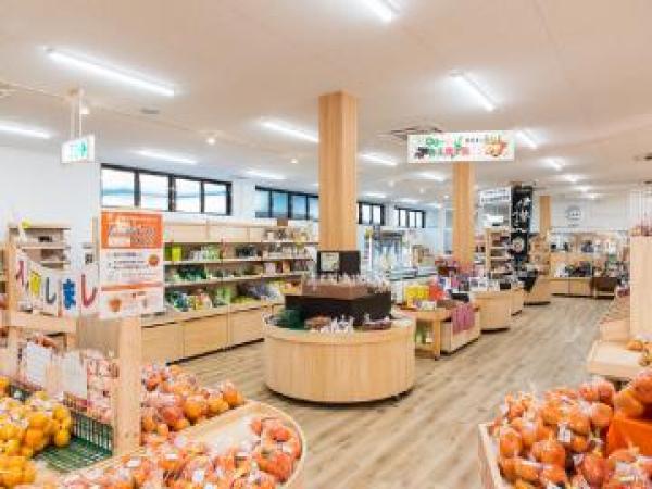 マルシェグランマにて地元特産品のお買い物