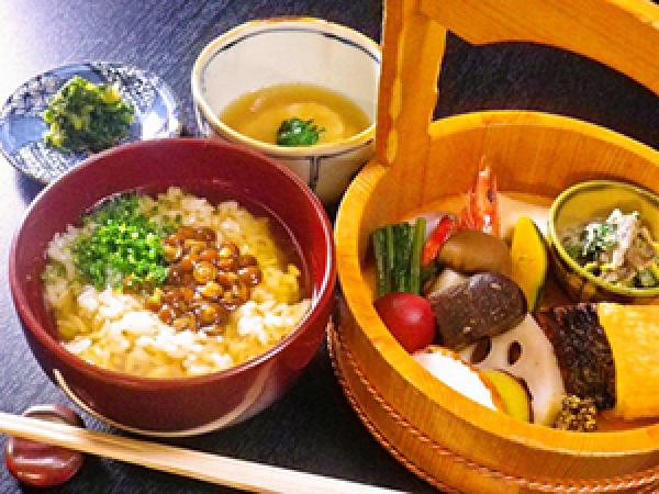 昼食（イメージ）